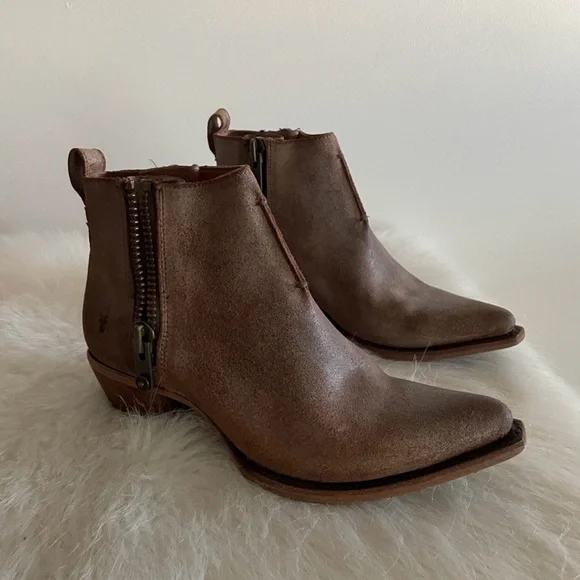 FRYE Women's Chocolate Genuine Leather Ankle Booties - Picture 4 of 11